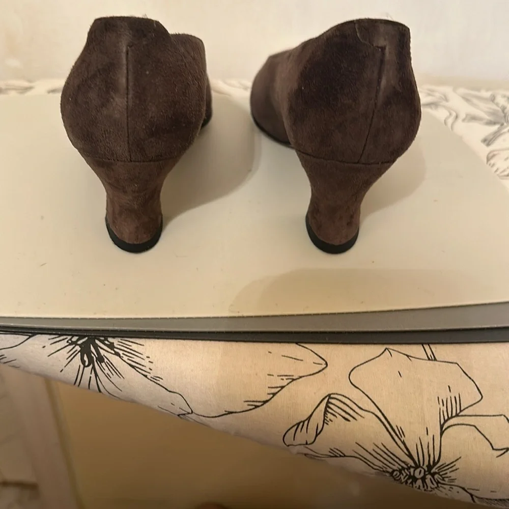 Shoes - Picture 5 of 6